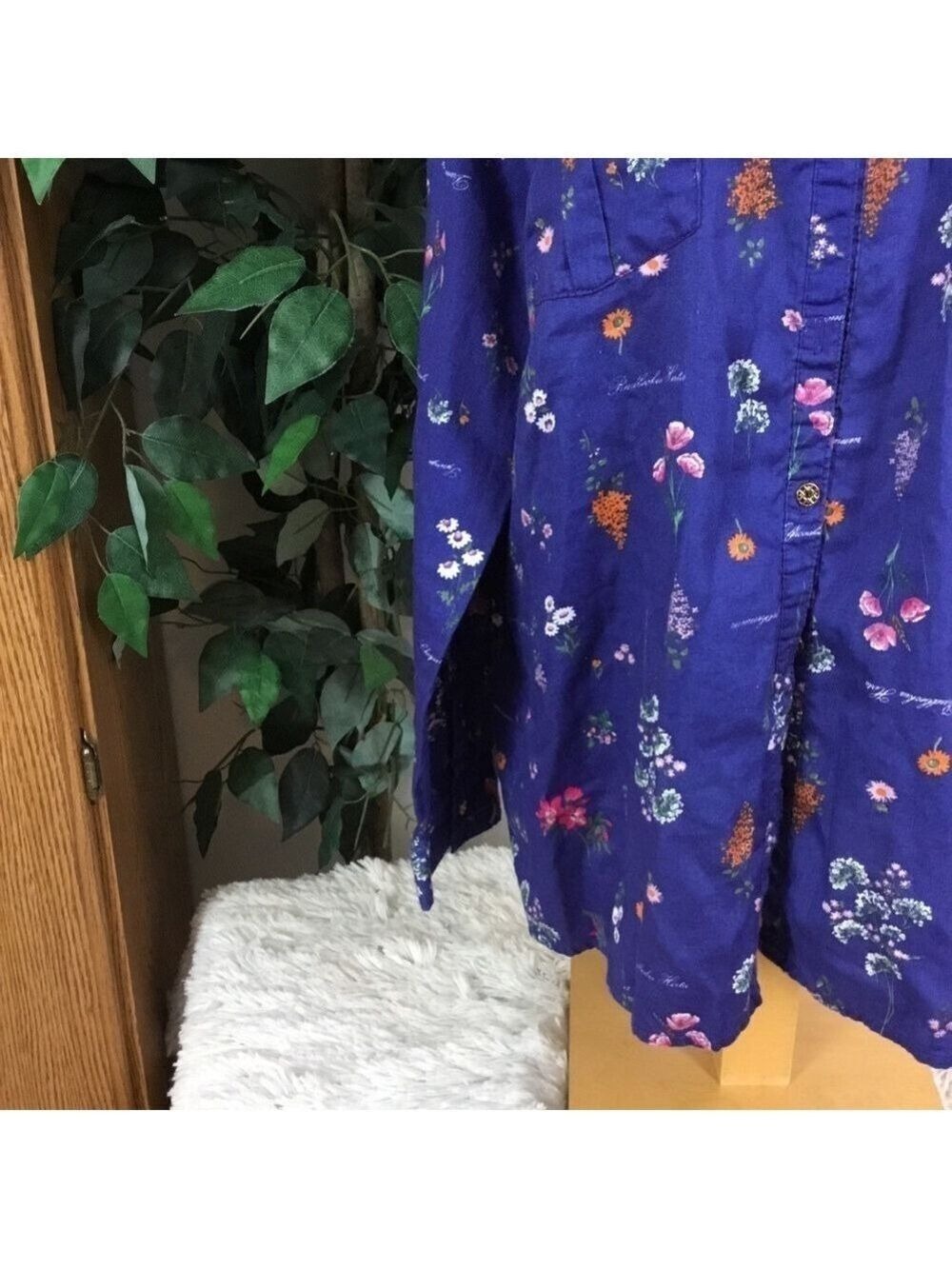 JACLYN Smith XL royal blue floral button down roll sleeve top - Picture 12 of 16